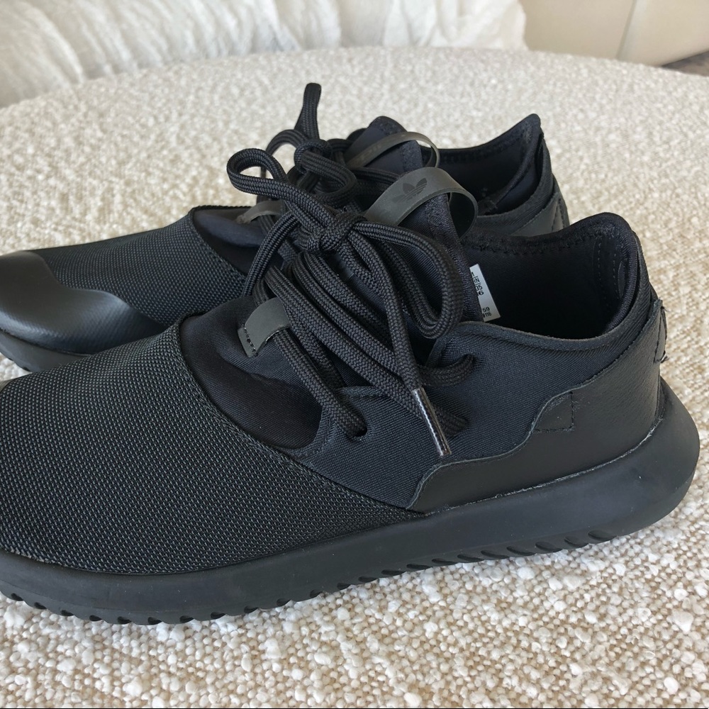 Adidas black sneaker size 6.5 7 - Picture 2 of 8